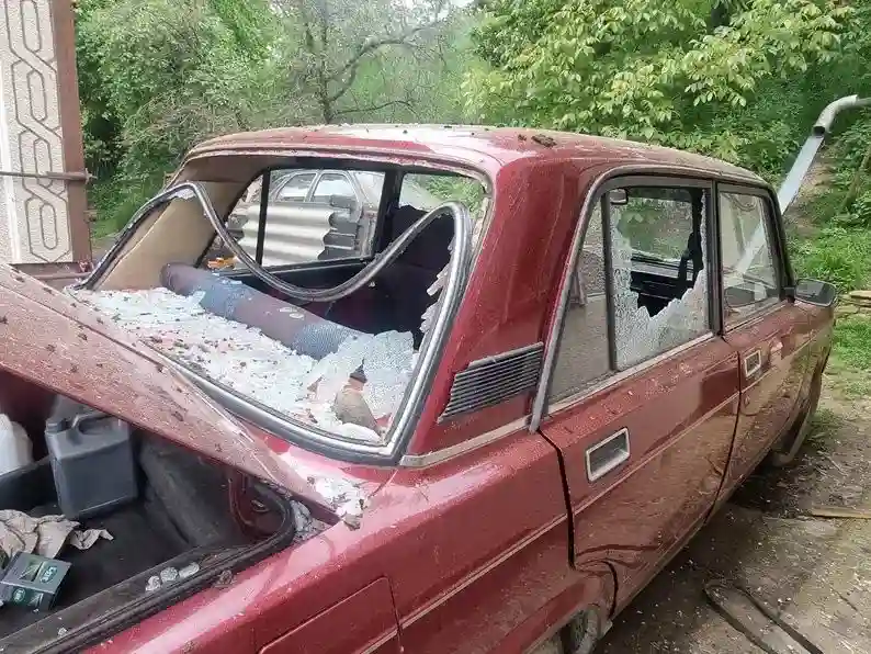 Атака “шахедів” на Прикарпатті: загибла худоба, зруйновані будинки й вибухи посеред села