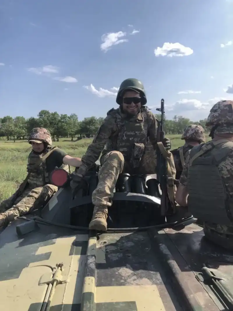 «Мамо, я командир — мушу бути прикладом»: Таїсія Дем’янова чекає зниклого сина-хореографа, який став десантником