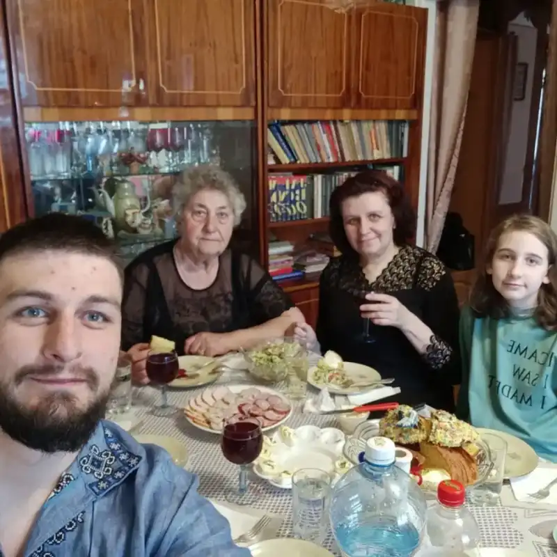 «Мамо, я командир — мушу бути прикладом»: Таїсія Дем’янова чекає зниклого сина-хореографа, який став десантником