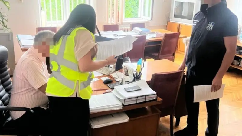 Продаж зерна нижче ринку: керівнику прикарпатської агроустанови оголосили підозру